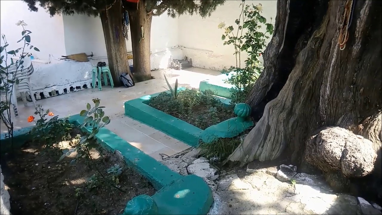 kazdağları gezgini.13.balıkesire bağlı edremit ilçesil üçler dede türbesi.video:ufuk dumrul.
