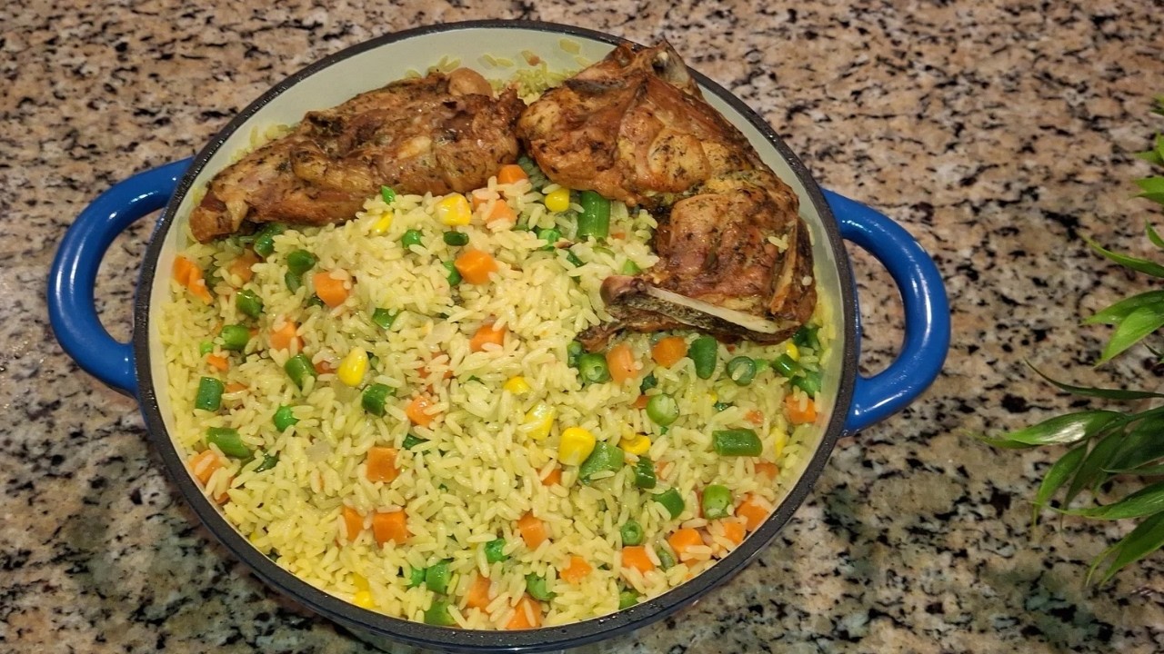 EASIEST NIGERIAN FRIED RICE RECIPE | Family Favorite Meal