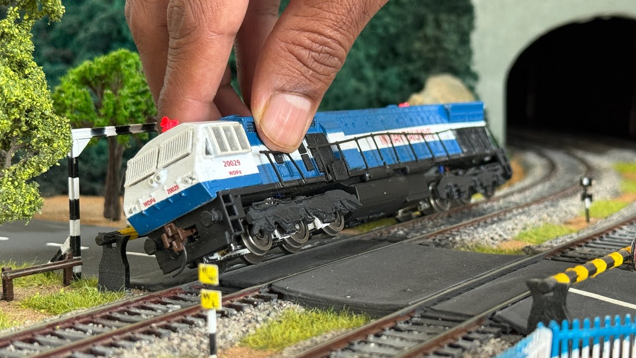 Running HO Scale Model Trains | Electricity ⚡️ Powered | 🚂🚂🚂