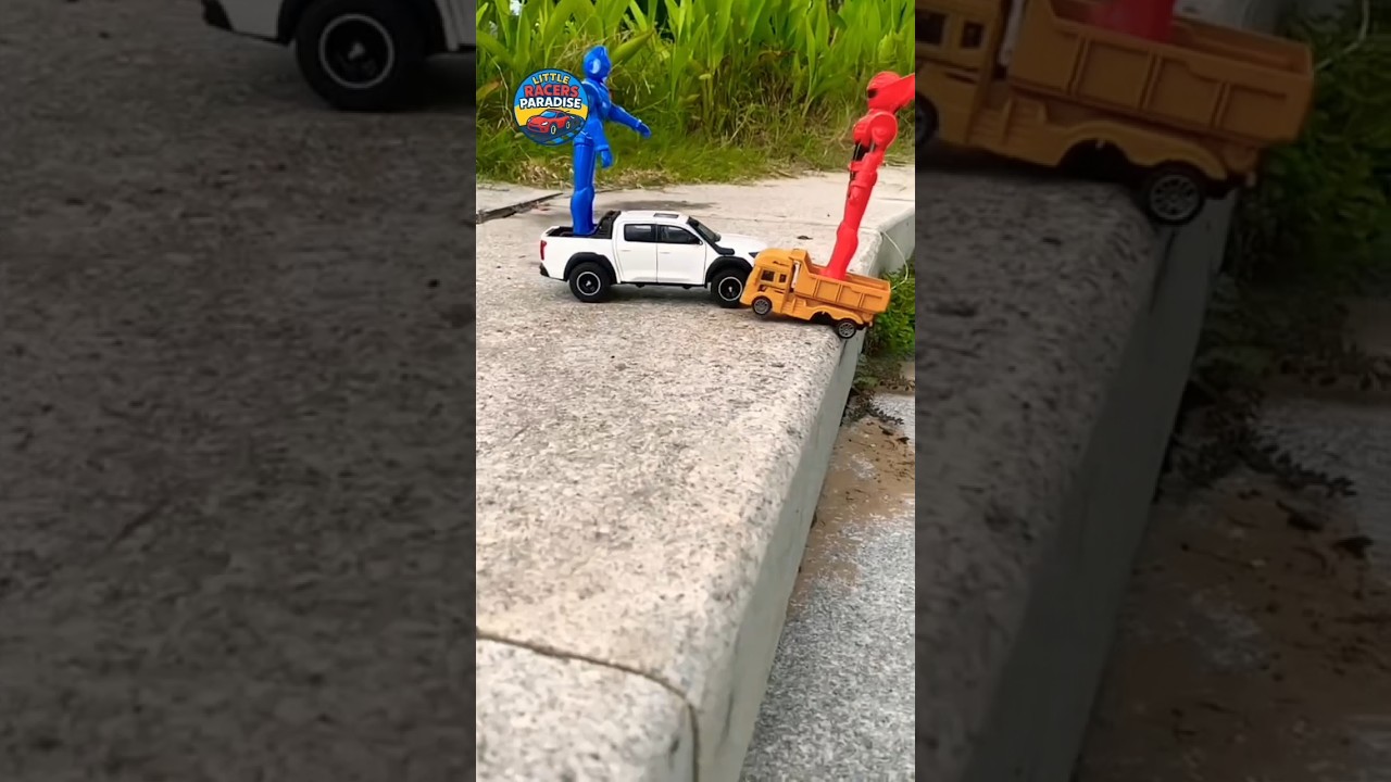 RC Wagnor Toyota Vs Dumper Truck Carry Robot.#shorts#youtubeshorts