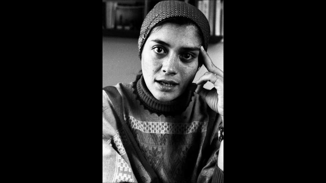 Soledad Bravo - La poesía es un arma cargada de futuro