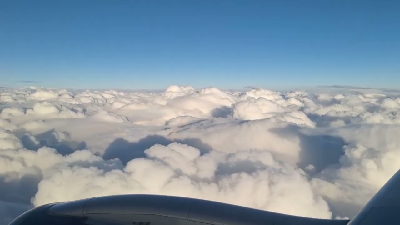 31 Minutes Above the Clouds – Peaceful Airplane Window View ✈️☁️