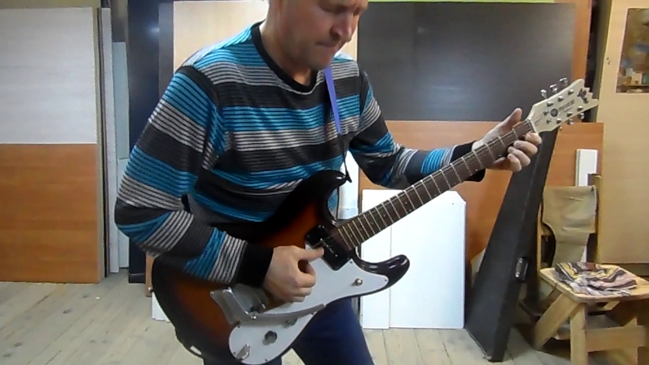 С тремоло гитара Mosrite