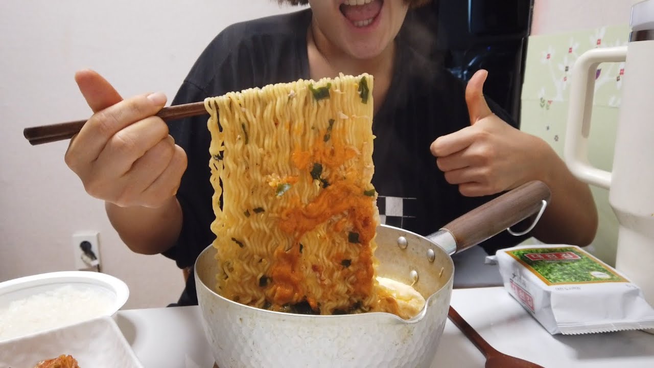 🔥떡상을🔥꿈꾸는 으른여자의 브이로그 함께 보시져😎😎 (라면먹방 진짜 맛있는 닭발먹방 쫄면과 삼겹살 어느염세주의여자의 이야기)