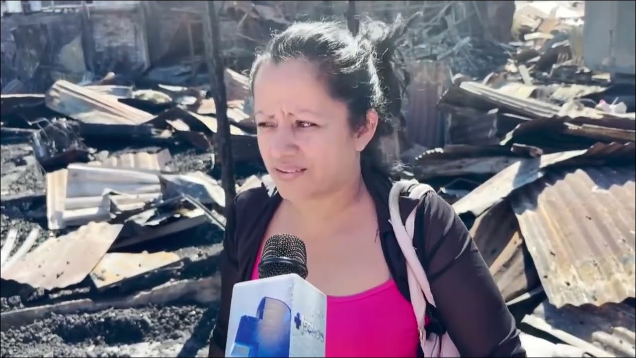 Propietarios de negocios buscan rescatar pertenencias tras incendio en el centro histórico. NH12