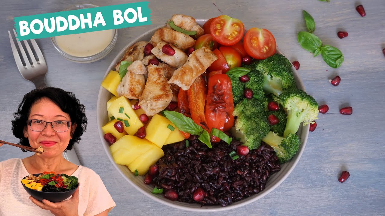 Bouddha bol poulet grillé + riz noir. Healthy food avec brocoli, mangue, tomates, poivron, grenade !