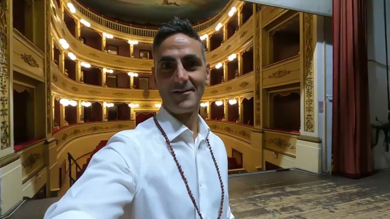 Atri   Borgo d'Abruzzo   Teatro Piceno   Il Tuo Direttore Preferito   www alessandrofilippone it