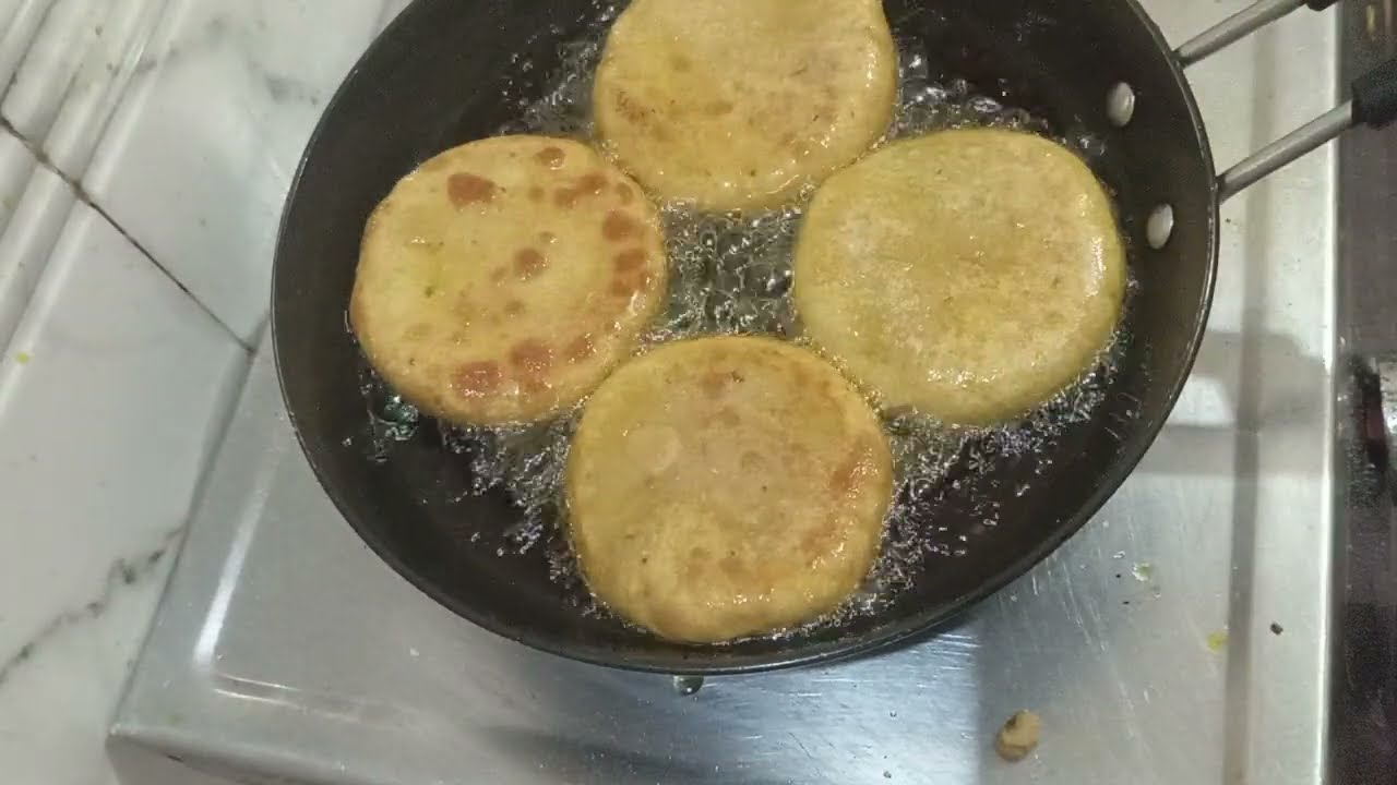 Hare matar aur aalu ki mix kachori  