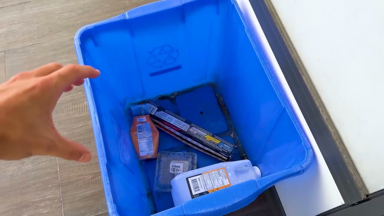 Rubbermaid Commercial Products, Recycling Bin Box, Stackable, 14 GAL Review