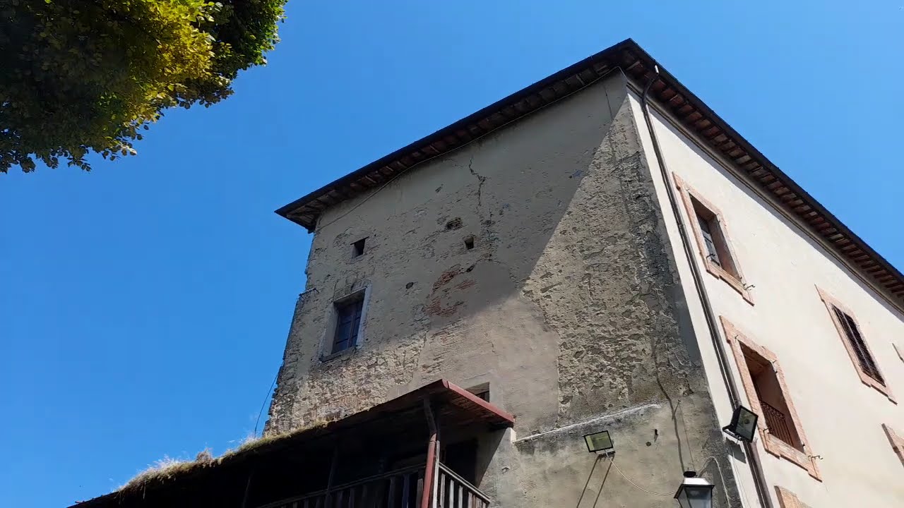 Guiglia: Borgo storico con castello tra gli Appennini Modenesi #modena #village #travel #history