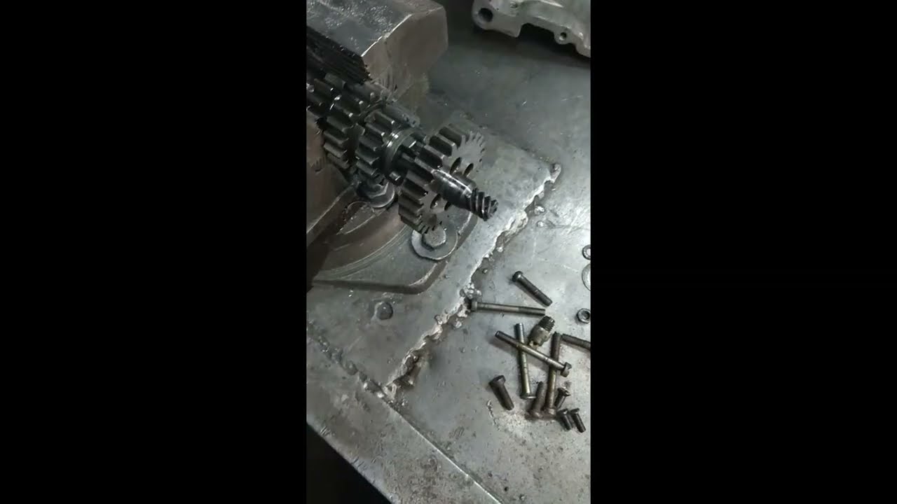 куръезный случай при разборке очередного двигателя ЯВА.