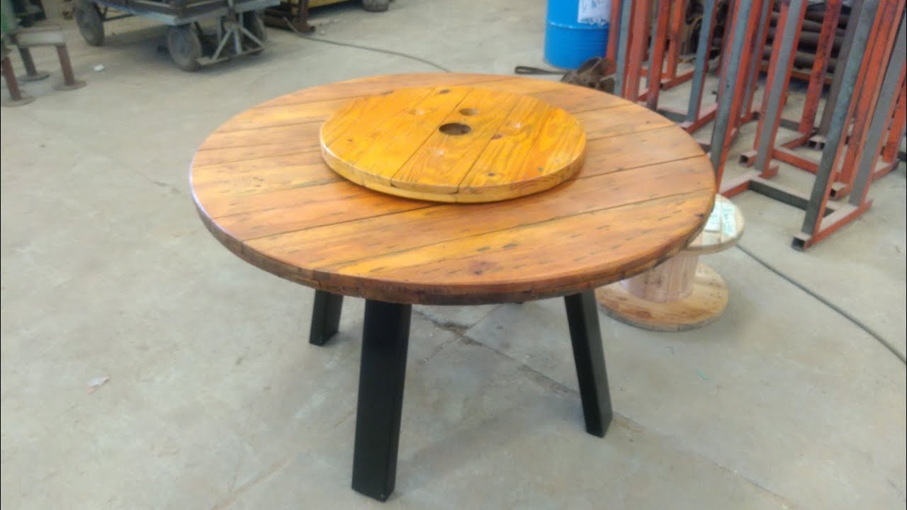 Mesa de carretel com base em aço e centro giratório