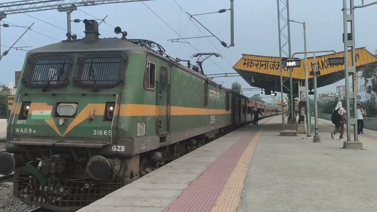 Runicha Express Departing from (MKN) Makrana JN at best honkin❤‍🔥❤‍🔥