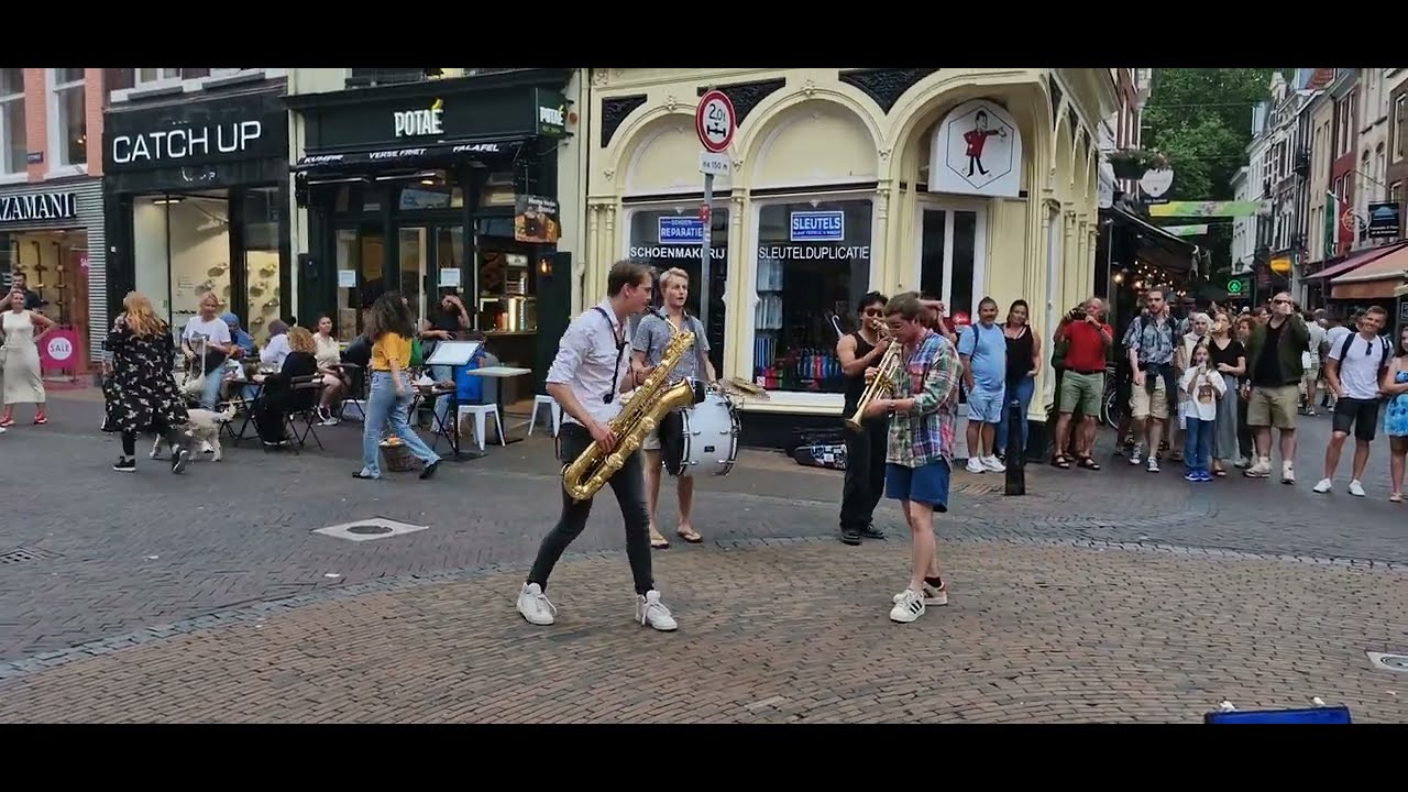 Live music show of the band Utrecht Straatherres in Utrecht