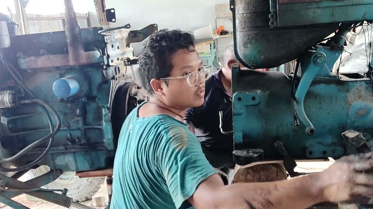 Time lapse Changing Gear Shaft for Ford 5000 Tractor