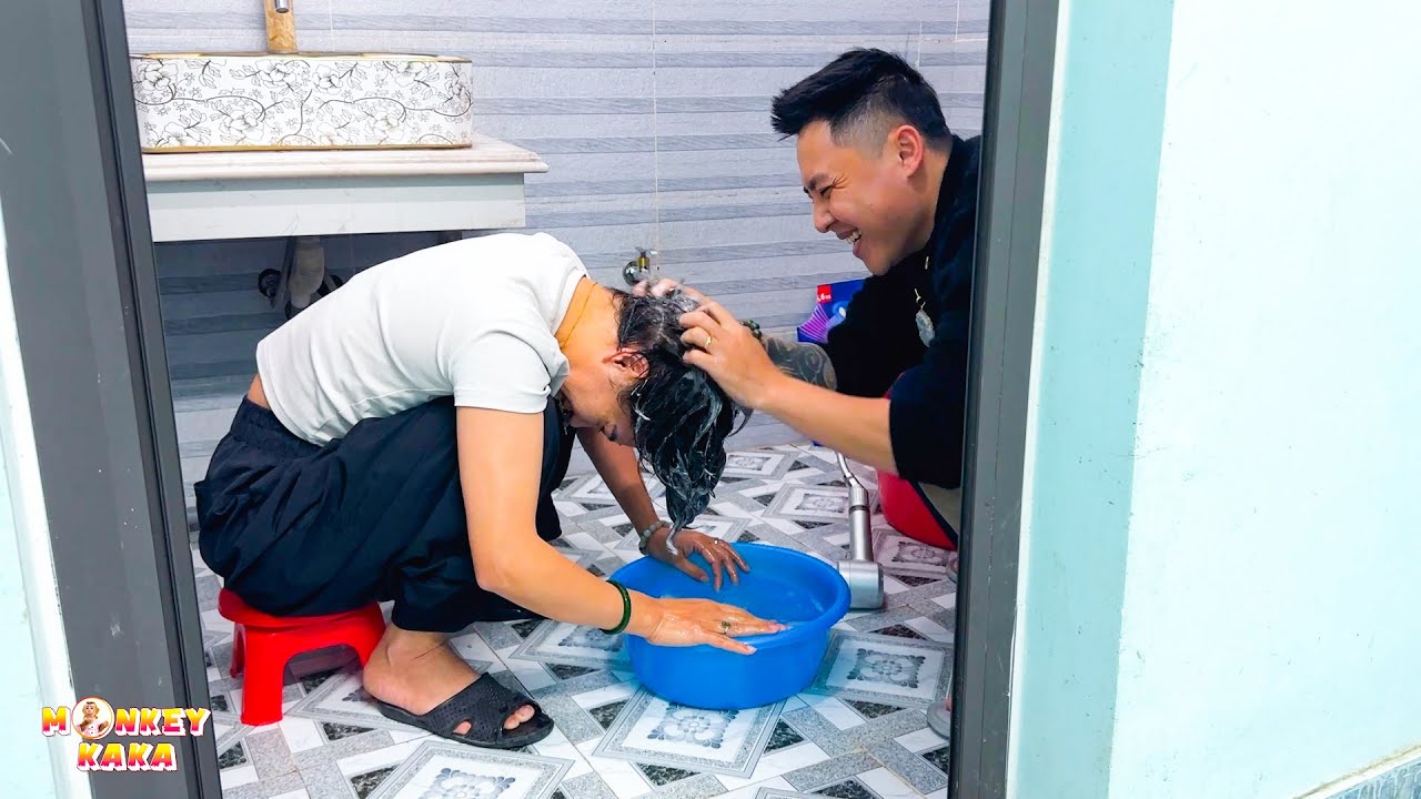 Family Kaka: Mom's Happiness Is Having Dad Wash Her Hair
