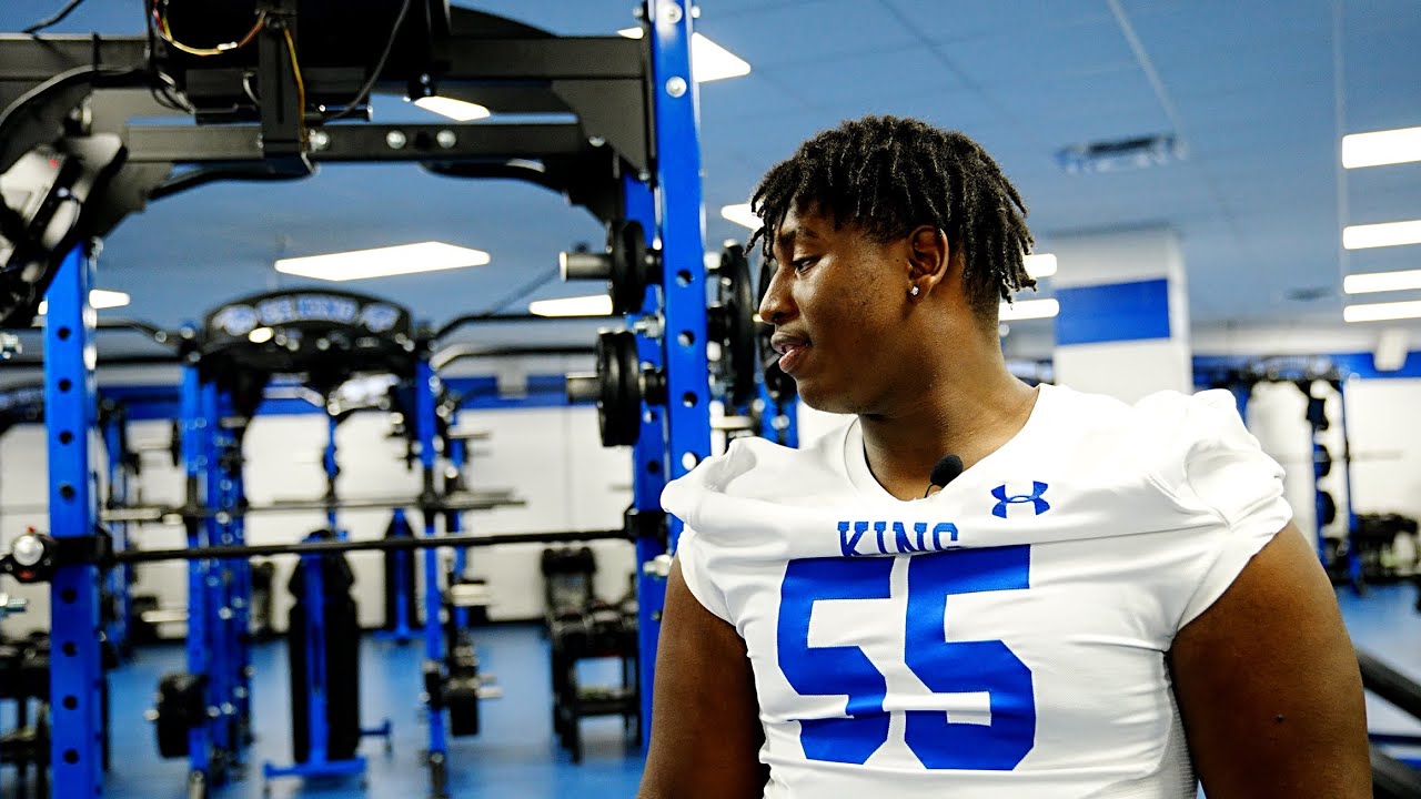 DOPEST PUBLIC HS WEIGHT ROOM EVER 👀💪🏽 | C.E. King (Texas) Weight Room Tour @SportsRecruits Official