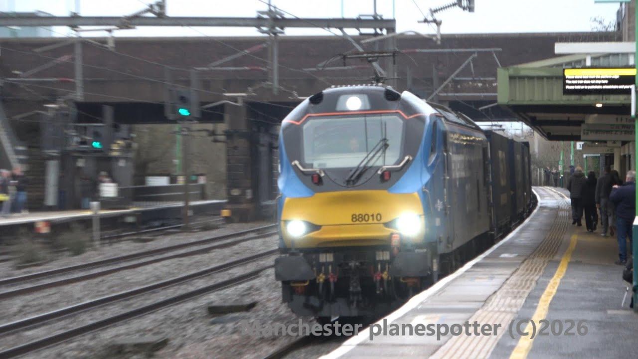 DRS Class 88010 Aurora Cool Livery On Intermodal Train On 4H43 Passing @Tamworth Low Level 07/02/26