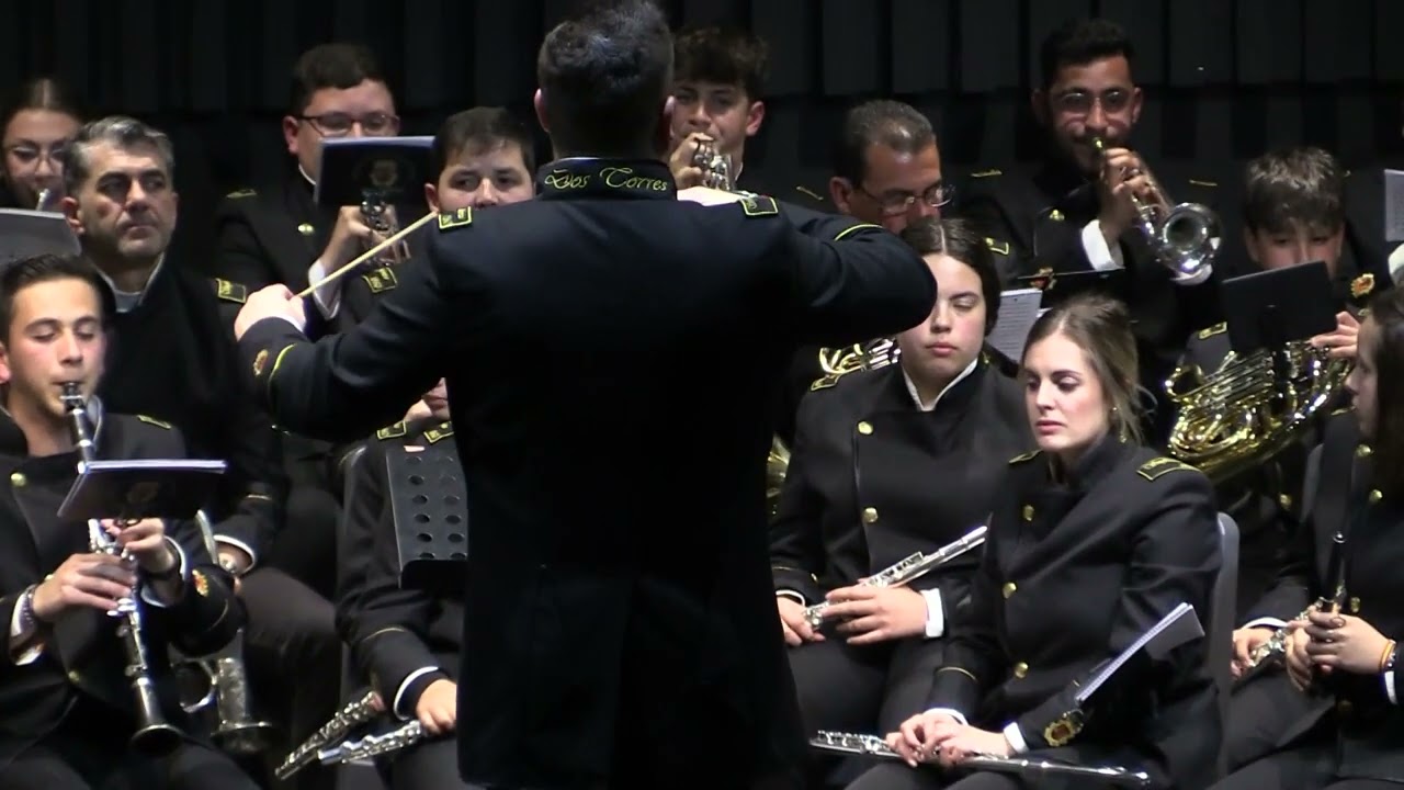 Procesión de Semana Santa en Sevilla. Banda Sinfónica de Dos Torres