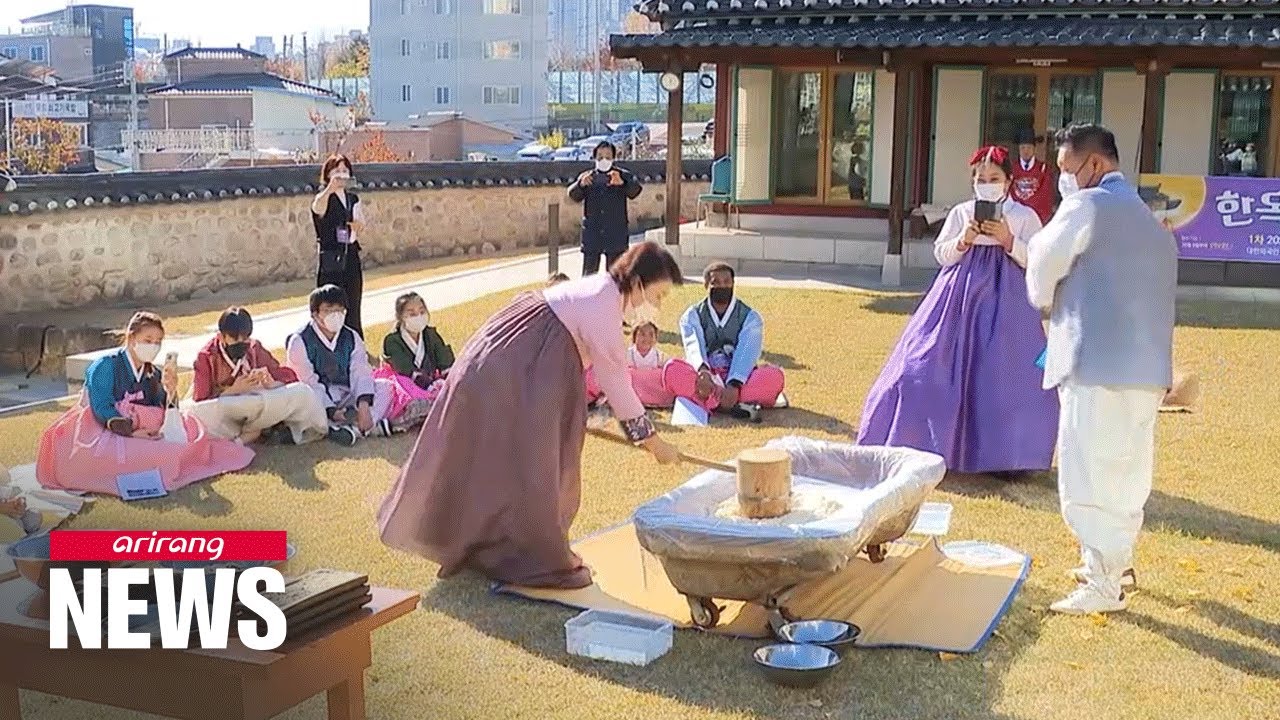 Cultural events for foreigners introducing various Korean cultures take place