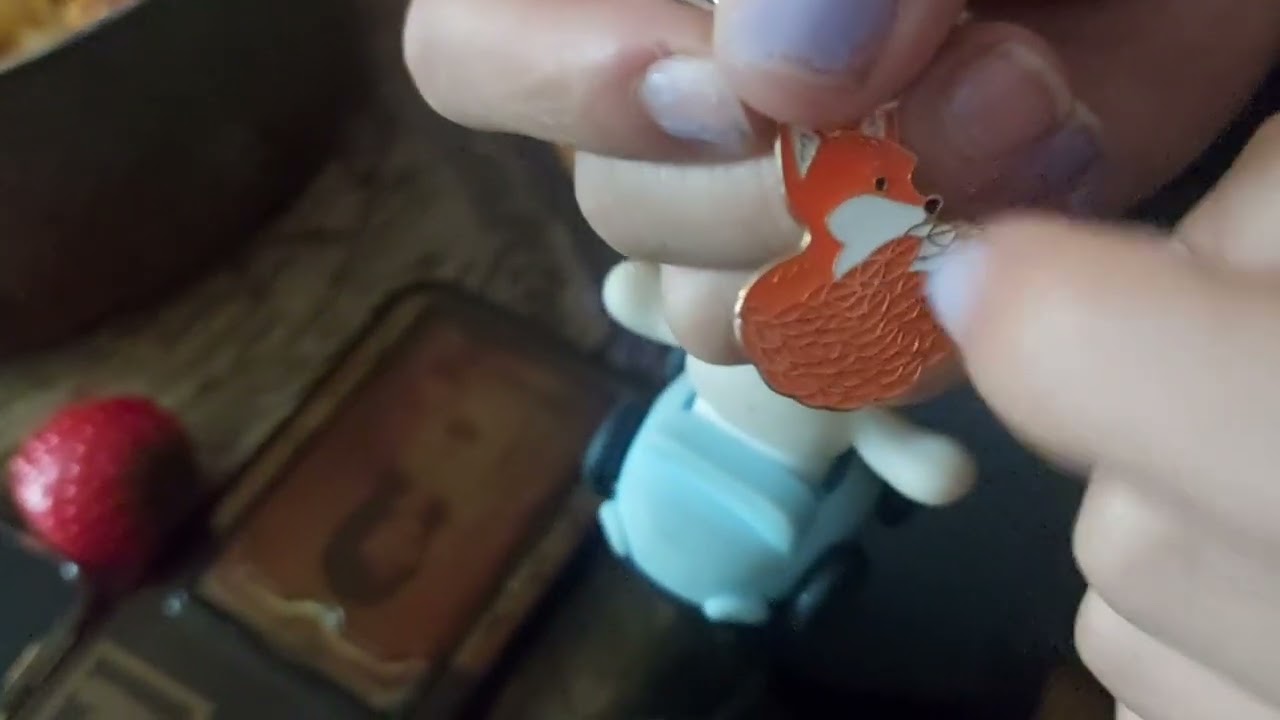 mi amiga hace asmr por primera vez :] ☆ friend tries asmr for the first time ☆ random triggers