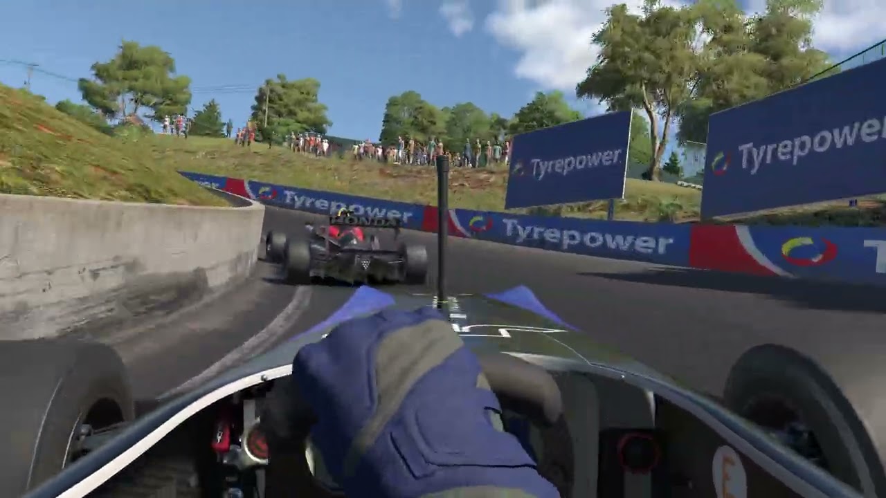 iRacing - F3 - Bathurst - Last lap battle for the win