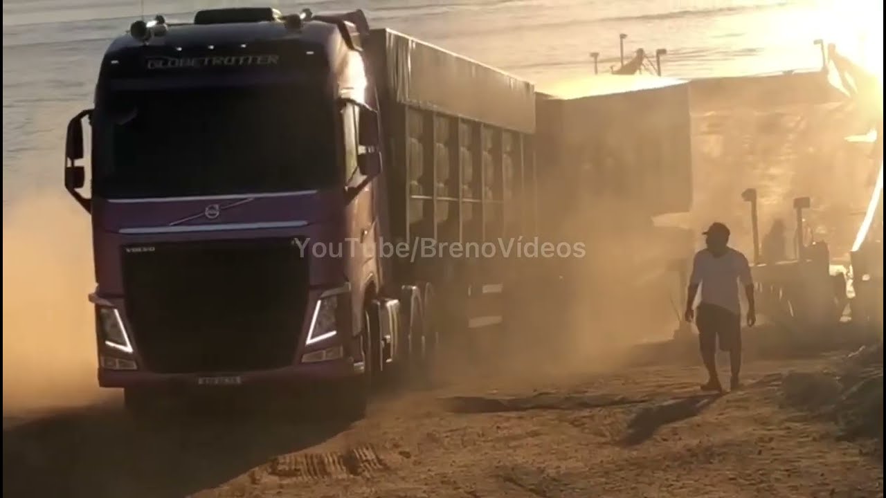 Volvo Fh Super Reduzido Tentando Sair Da Balsa Da Barra-BA