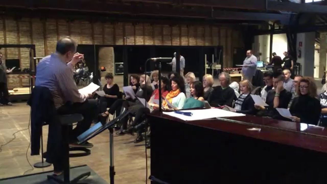 Backstage 2 - Il coro del Teatro Regio interpreta 'La Canzone dei Crusaders' della Curva Nord