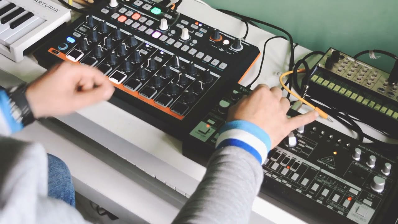 techno Jam with only behringer td-3 and Arturia drumbrute impact.
