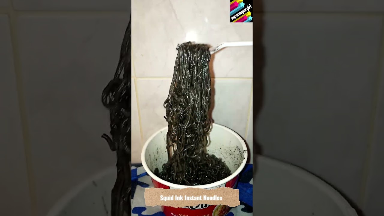Squid ink instant noodles