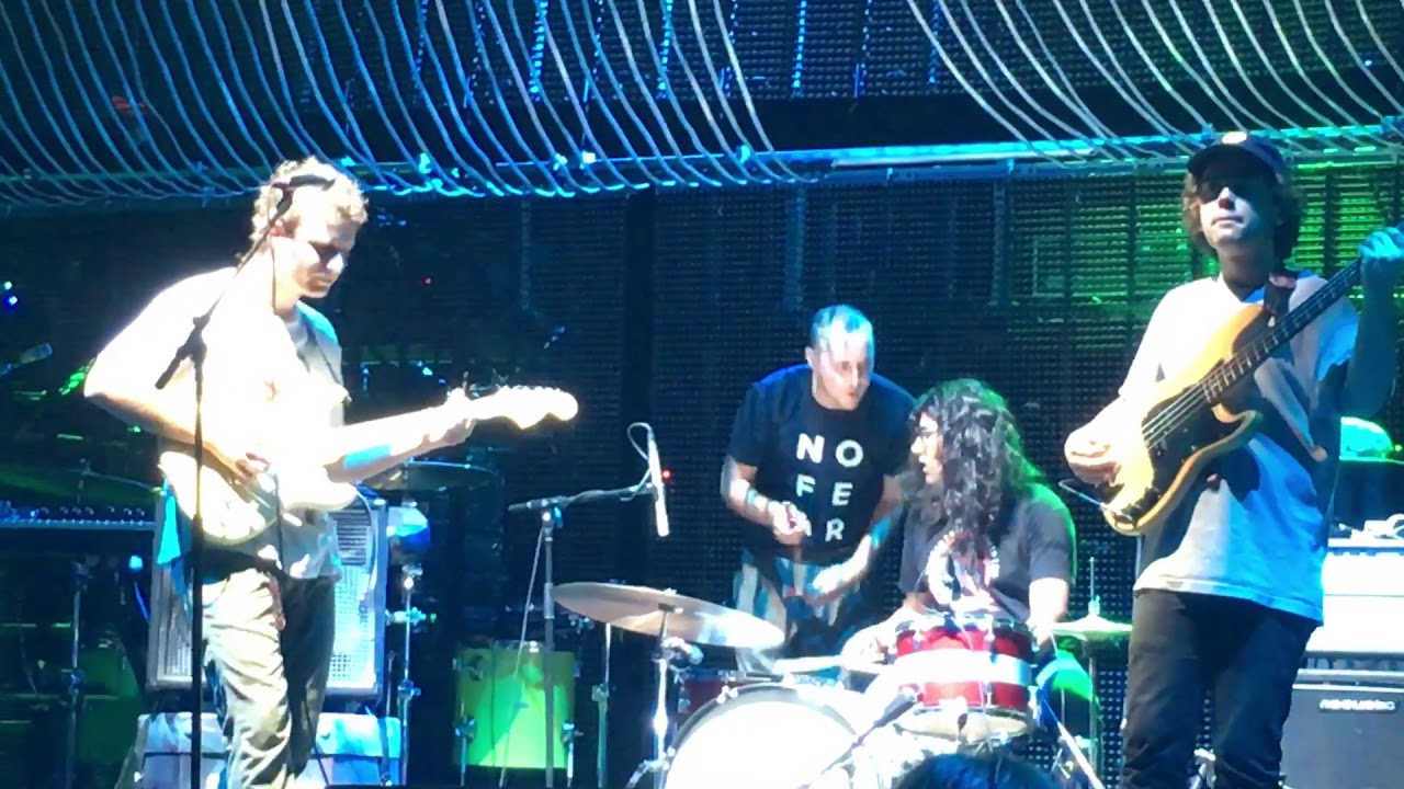 Mac Demarco invites fan to play drums on stage (09/30/2017 Dallas, TX)