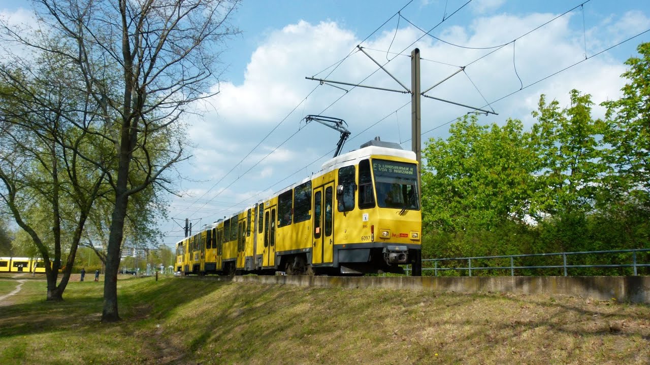 NR 104 - Tatra und Flexity auf der Baustellenlinie E und M8