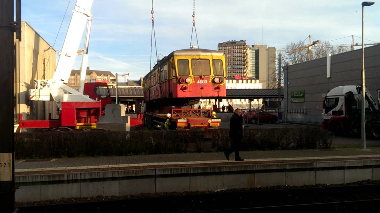 D&eacute;placement autorail Diesel 4603  gare de Charleroi Sud 28-12-15 SNCB NMBS