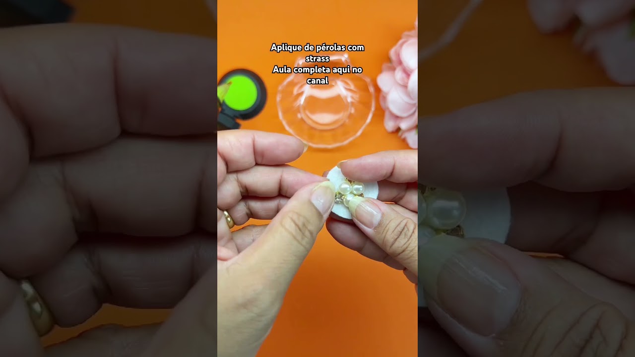 Aplique de p&eacute;rolas com strass / #diy #tutorial #artesanato