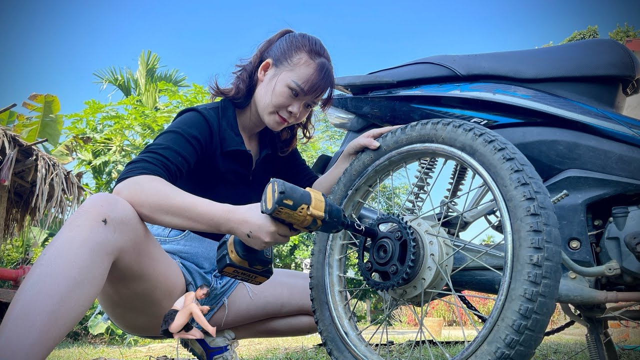talented girl mobile motorbike repair