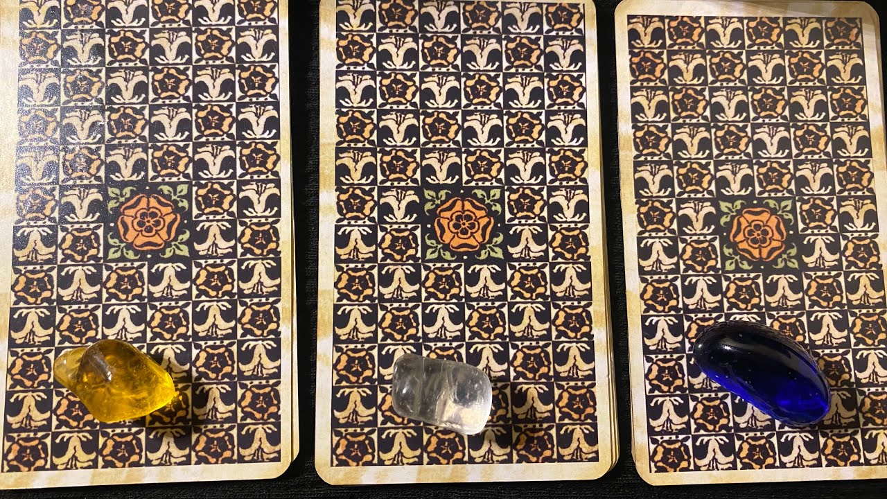 اكتشفي طاقتك اليوم من خلال الاحجار🔮 (مالقادم فى طريقك فى الحب والارتباط والاموال)هل فى شي حلو قريب؟🥺