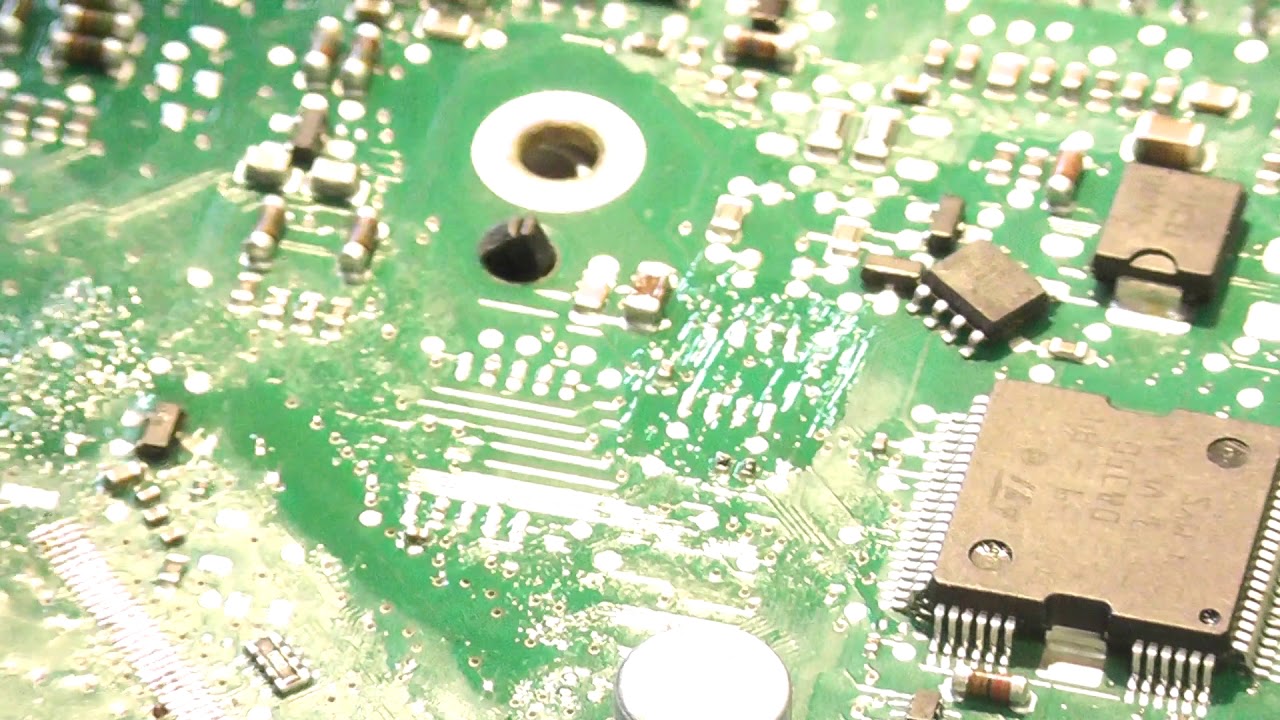 How to desolder and solder EEPROM and other chips. Brief demonstration...