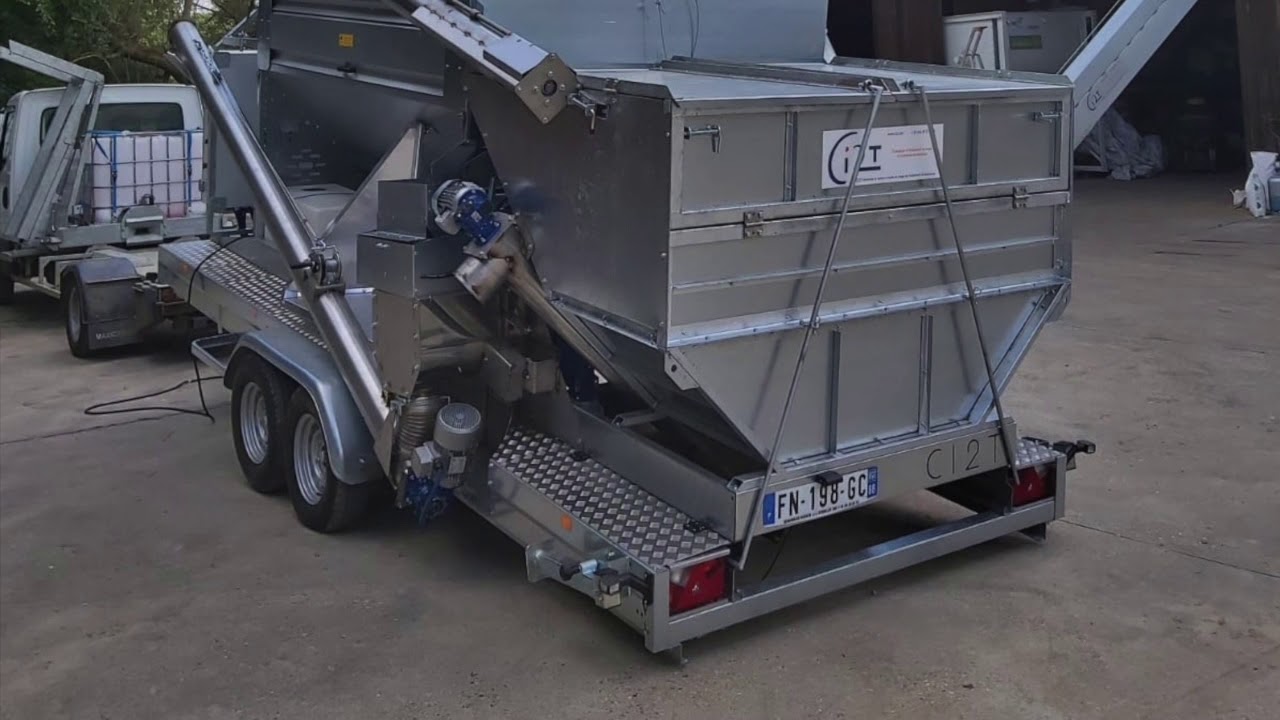 The Kongskilde dual grain cleaner made mobile by Ci2T in France