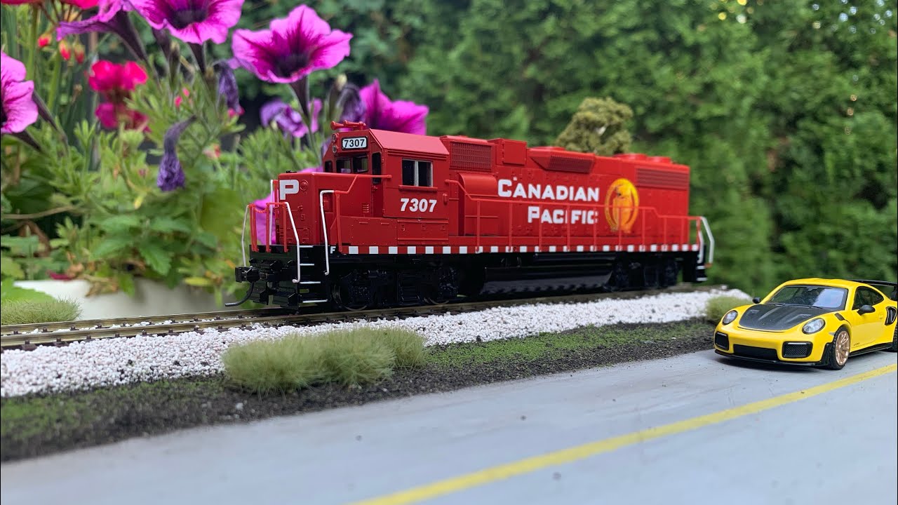 Athearn RTR GP38-2 Unboxing/Review
