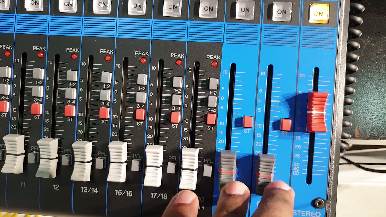 Yamaha MG20 XU mixer - 4K
