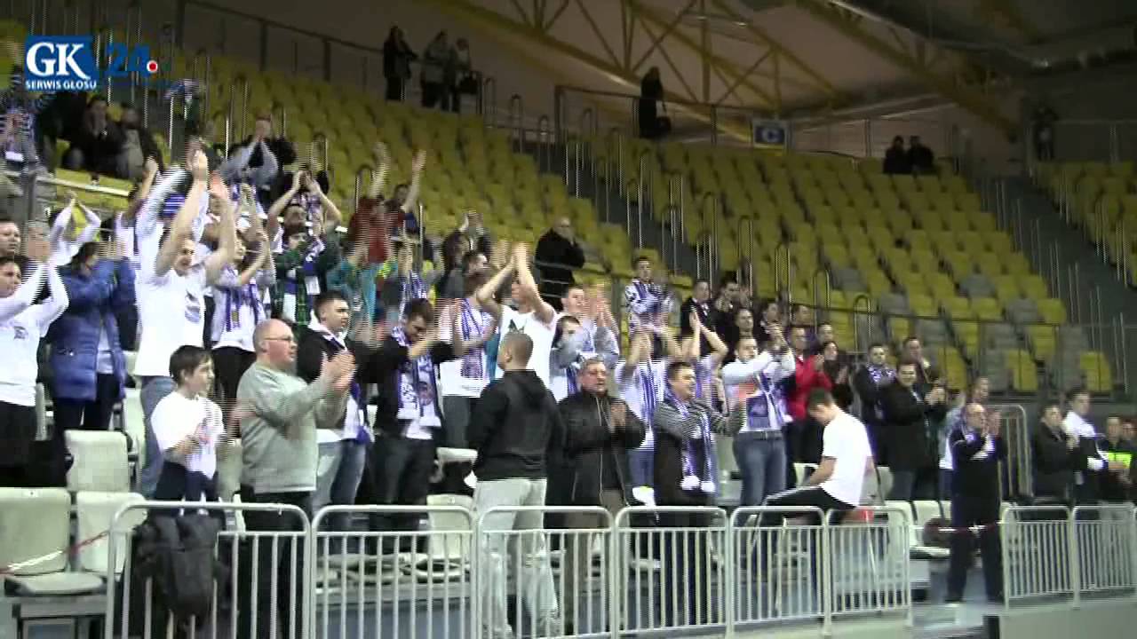 Kibice AZS-u Koszalin wspierają zawodników na treningu