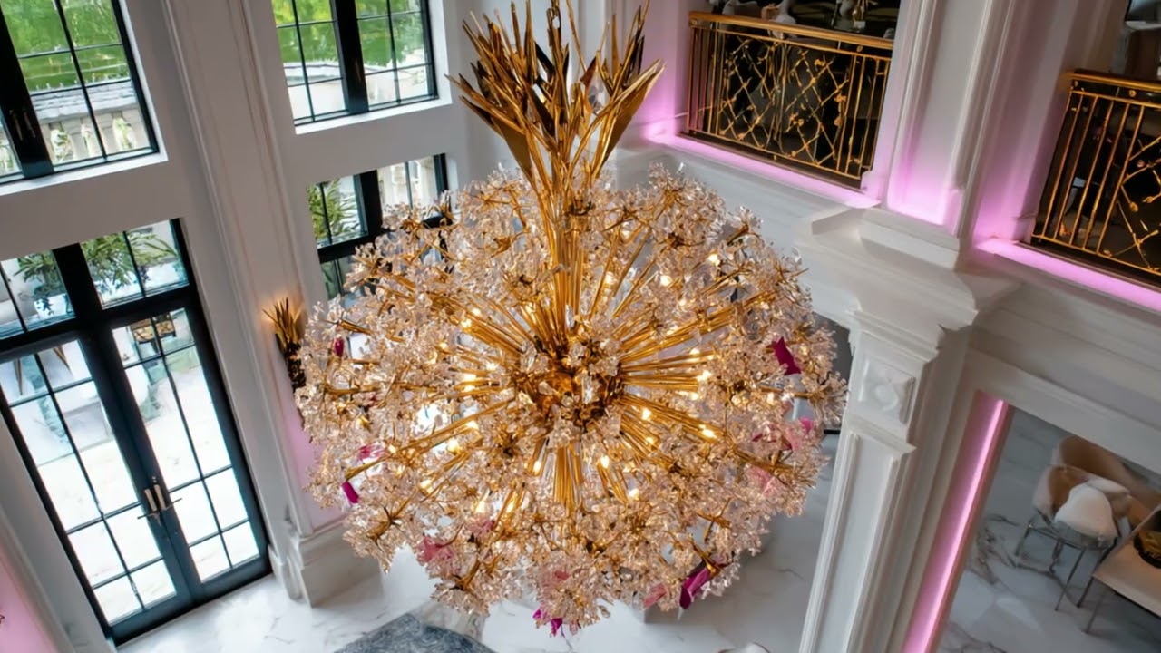 Early Look: 2025's Most Elegant Christmas Color Trends for Luxury Homes | Glam Holiday Preview!