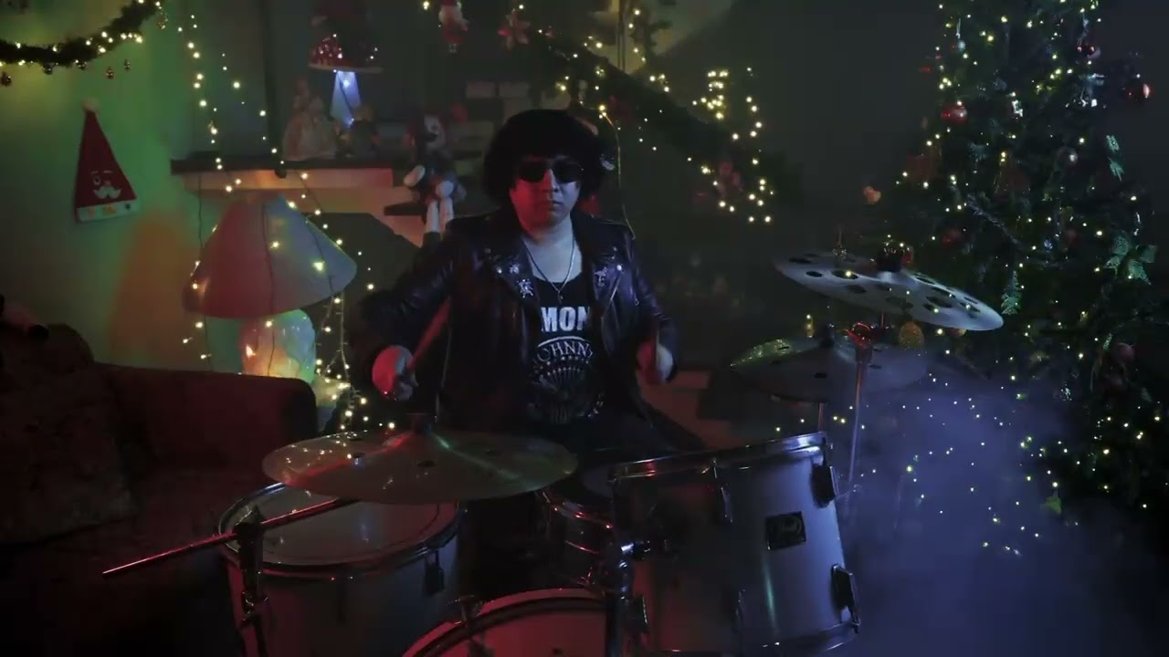 Merry Christmas (I don't want to fight tonight) - The Ramones Cover #theramones #ramones #tribute 