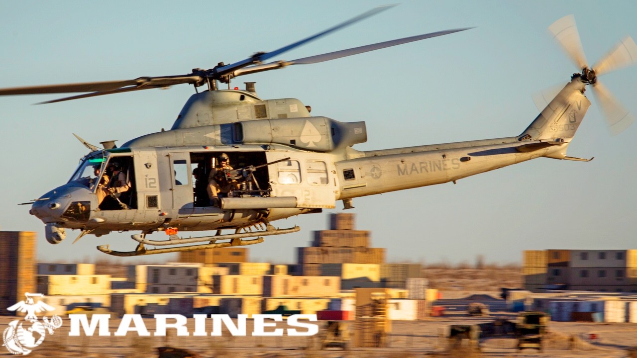 USMC, Поддержка с воздуха. Вертолеты UH-1Y Venom во время военных учений в Аризоне.