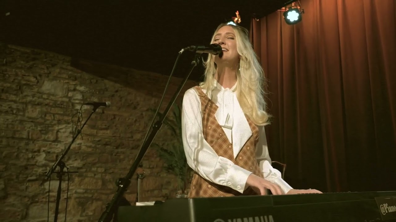 Brand New Key- Tabitha Meeks (Live at the Roxy in Lockport, IL)
