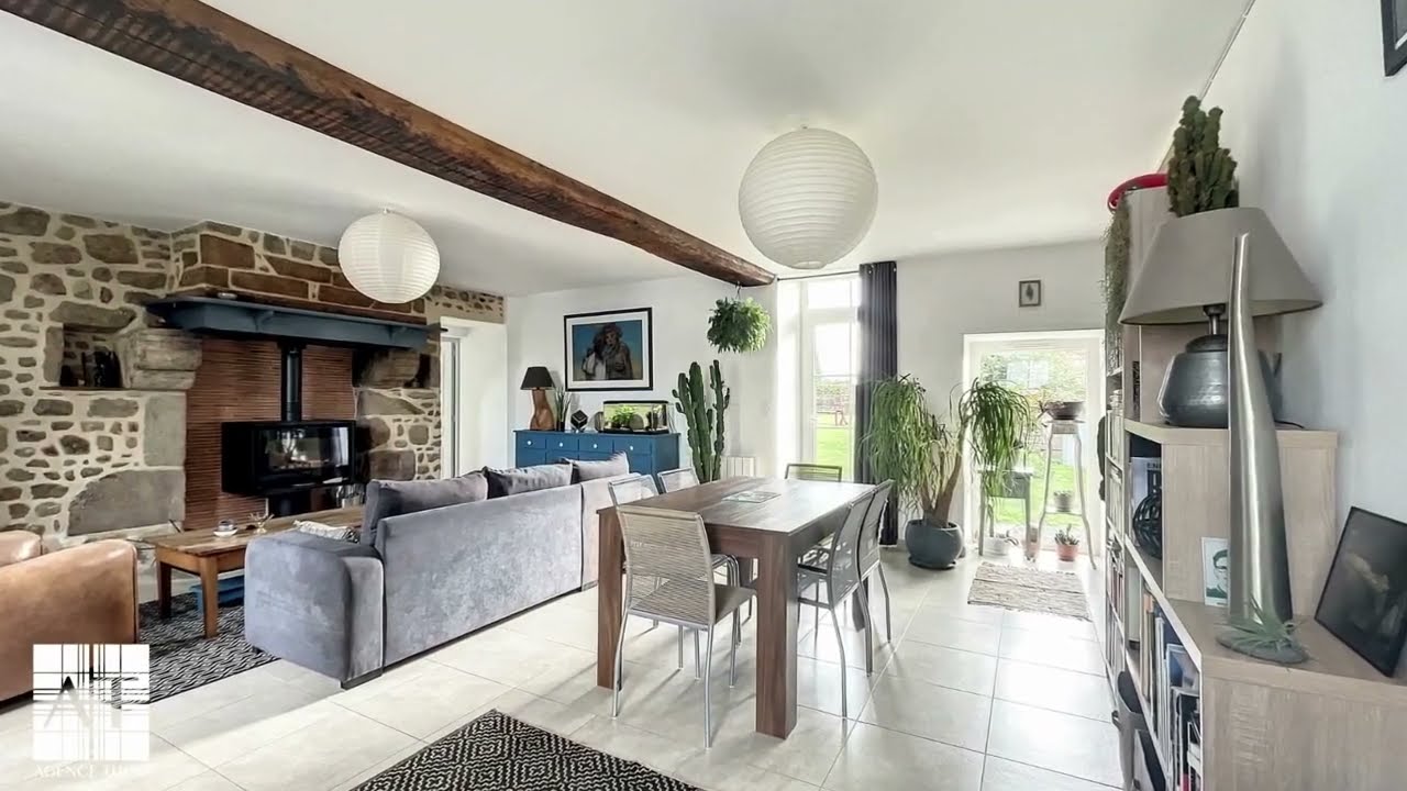 AT3 1441 Maison mitoyenne en pierres pleine de charme. Maison entièrement rénovée en 2017 - 181 650€