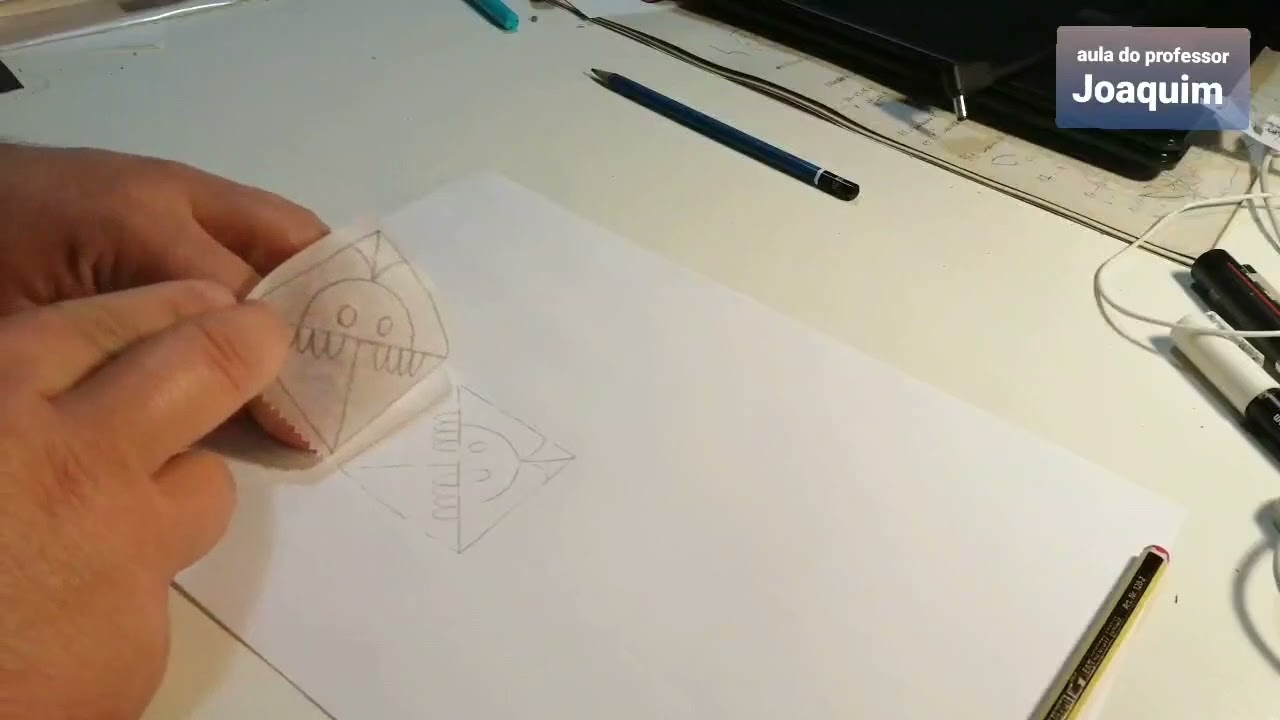 Decalque com papel vegetal