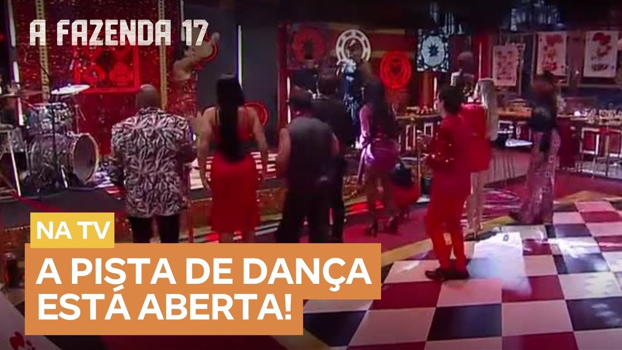 Naldo Benny se apresenta ao vivo para os pe&otilde;es | A Fazenda 17