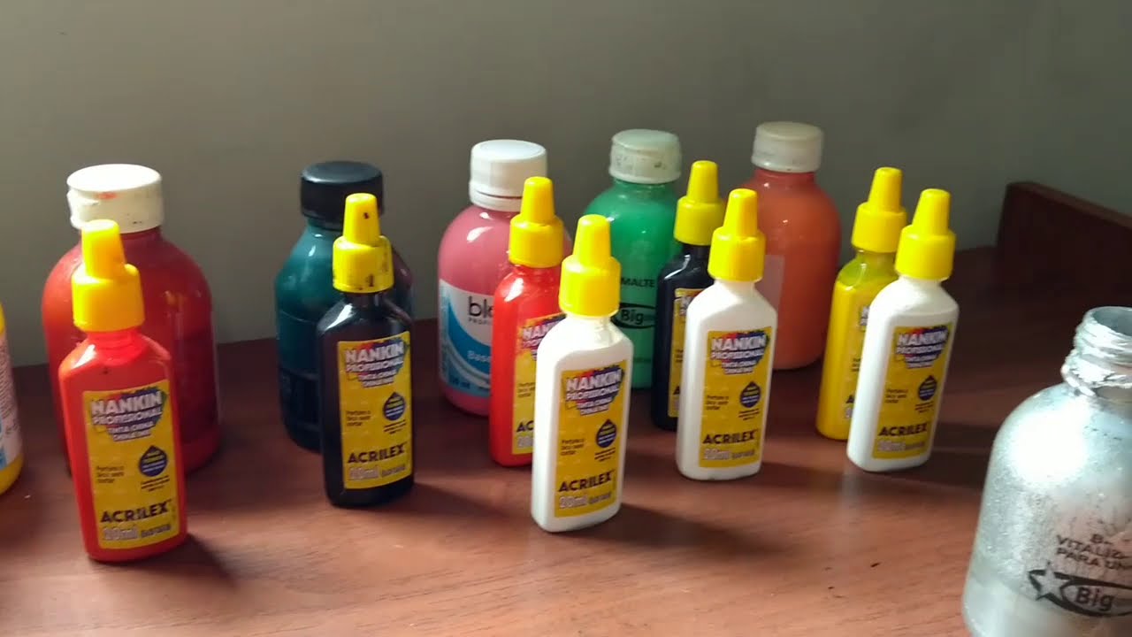 A melhor forma de fazer esmalte para carimbo, use apenas esmalte incolor e tinta Nankin! Ótima dica.