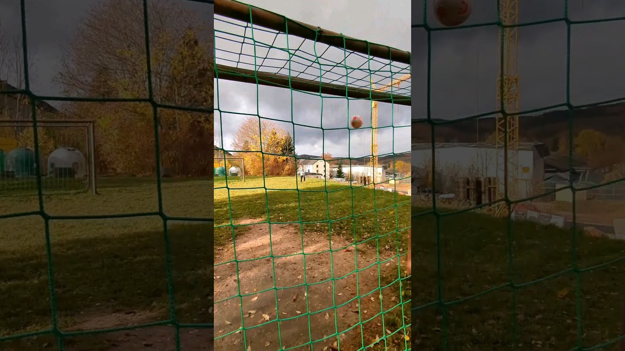 in den Knick 🤤⚽🙌 #shorts #fu&szlig;ball #bolzplatz #training